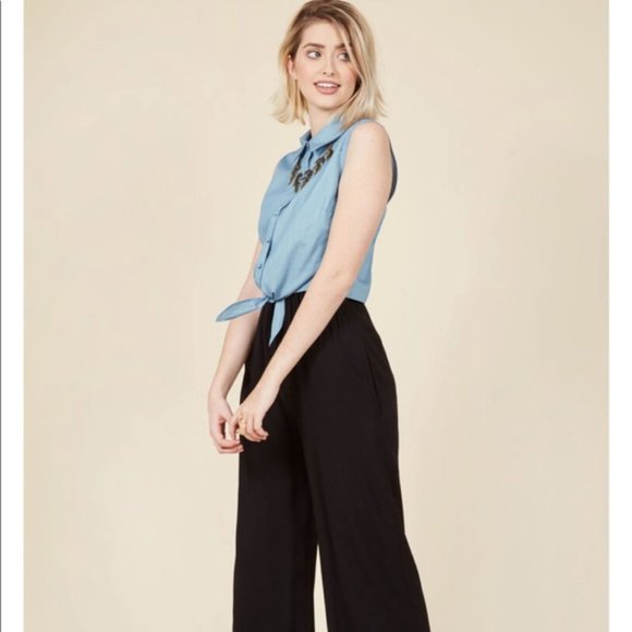 Modcloth Blue Chambray Button Up Sleeveless Tie Waist Top Blouse Size M EUC - Picture 3 of 12